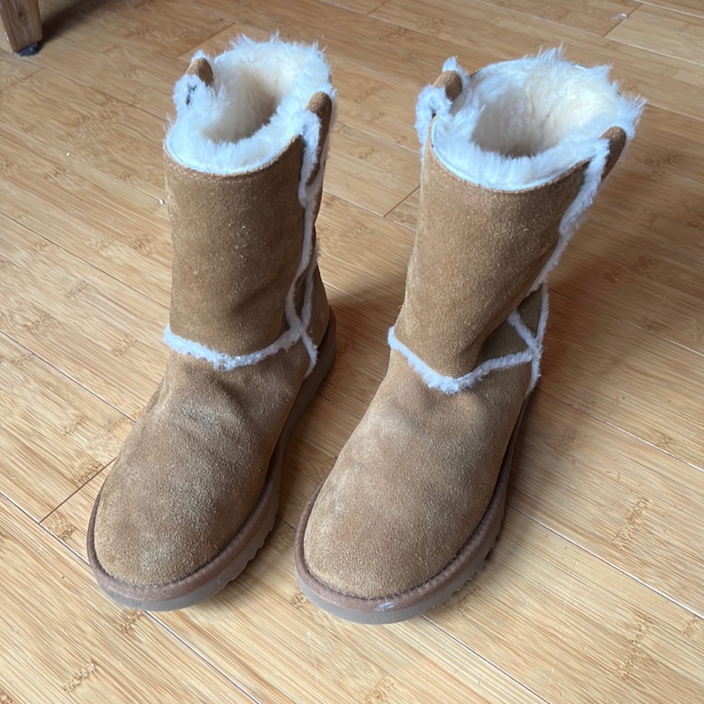 UGG Classic Short Spill Seam Chestnut Women’s Boots